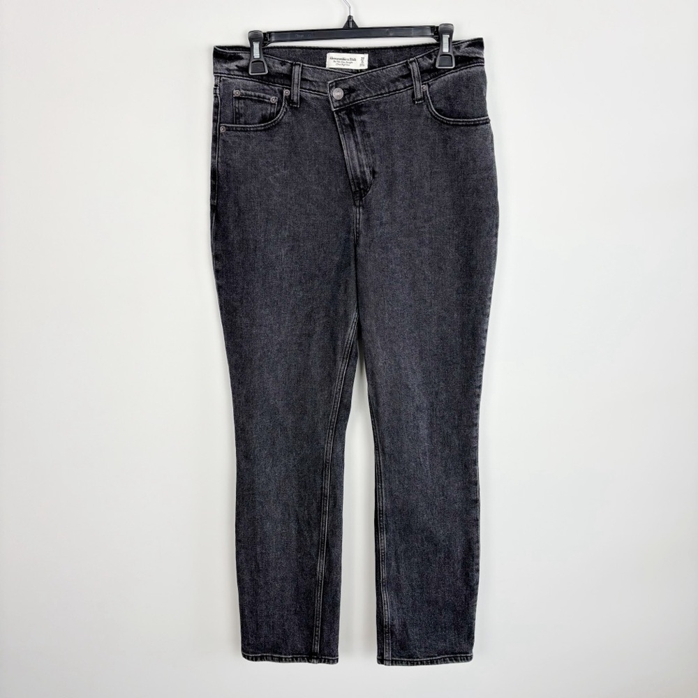 Abercrombie and Fitch The 90’s Slim Straight Ultra High Rise Jeans Grey